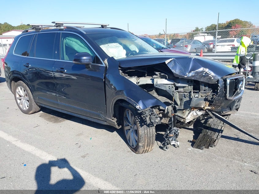 2017 VOLVO XC90 T6 MOMENTUM - YV4A22PK9H1106421