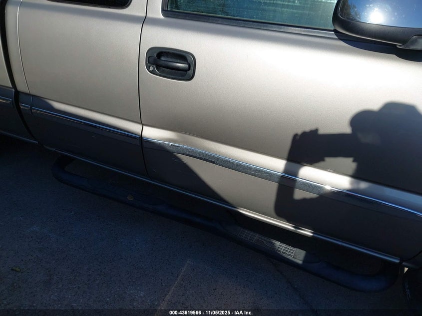 2000 GMC Sierra 1500 Sl VIN: 2GTEC19T9Y1168672 Lot: 43619566