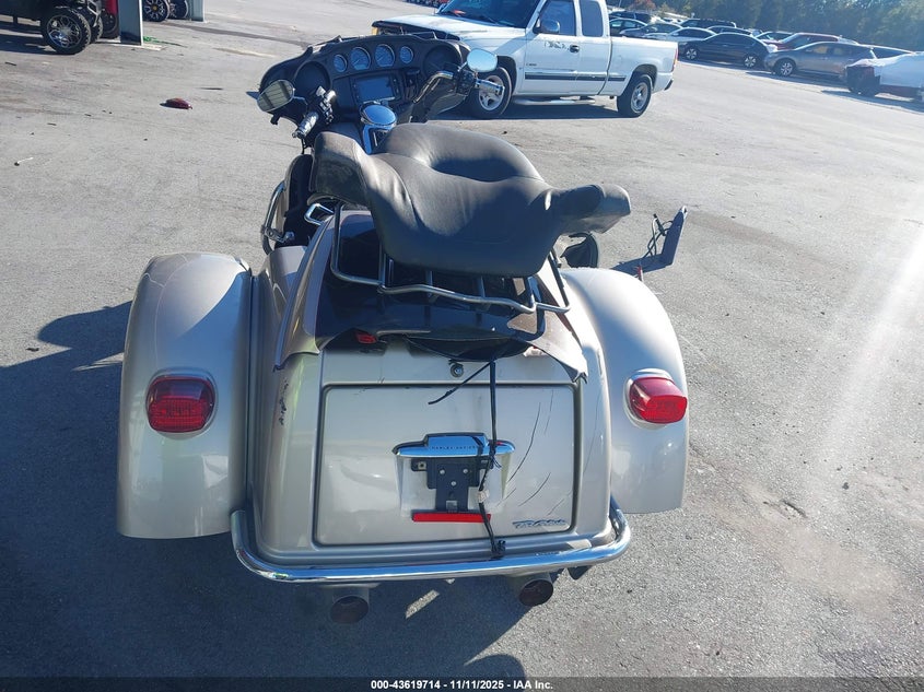 2018 Harley-Davidson Flhtcutg Tri Glide Ultra VIN: 1HD1MAD11JB852296 Lot: 43619714