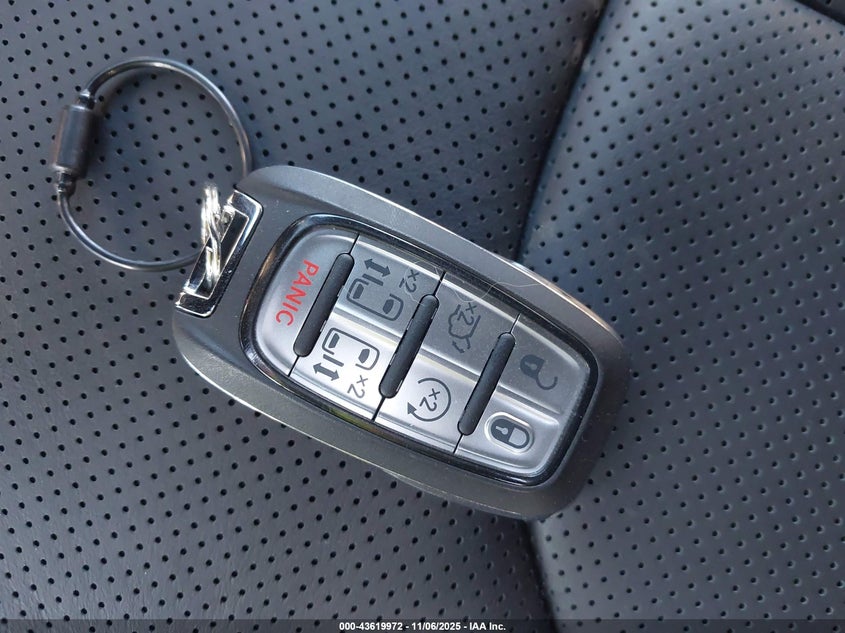 2026 Chrysler Pacifica Limited VIN: 2C4RC1GG9TR175851 Lot: 43619972