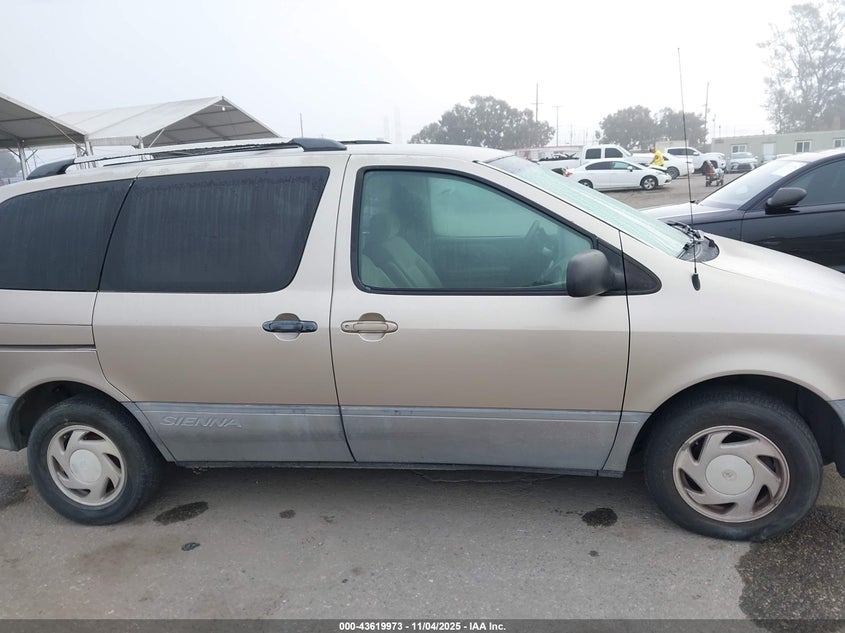 2000 Toyota Sienna Le VIN: 4T3ZF13C0YU238438 Lot: 43619973