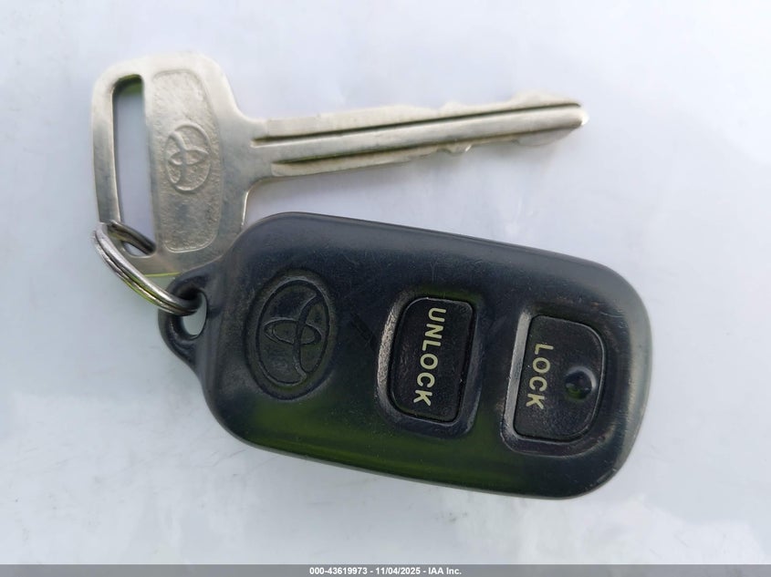 2000 Toyota Sienna Le VIN: 4T3ZF13C0YU238438 Lot: 43619973