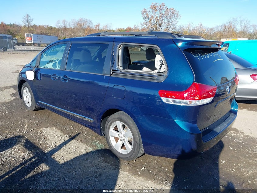 5TDKK3DC6CS238591 2012 TOYOTA SIENNA photo no. 3