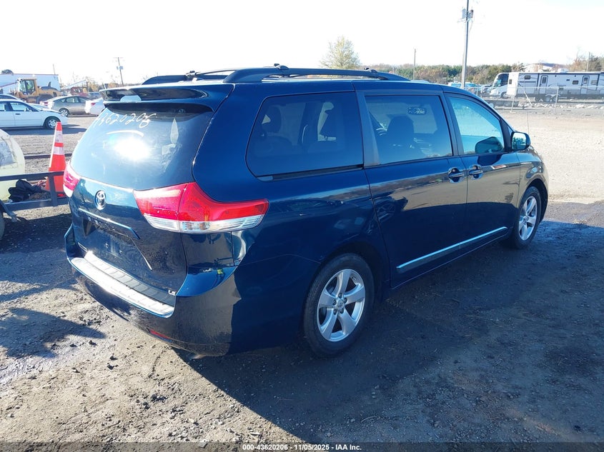 5TDKK3DC6CS238591 2012 TOYOTA SIENNA photo no. 4