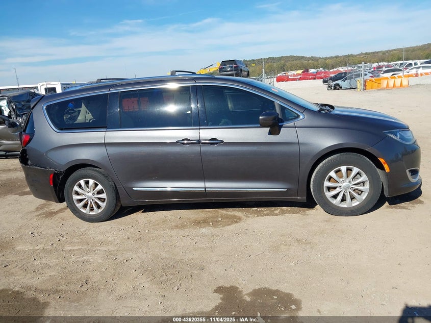 2018 Chrysler Pacifica Touring L VIN: 2C4RC1BG8JR110476 Lot: 43620355