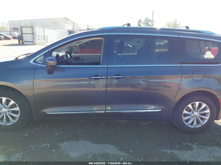 2018 Chrysler Pacifica Touring L VIN: 2C4RC1BG8JR110476 Lot: 43620355