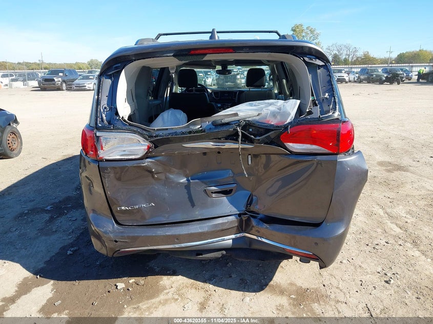 2018 Chrysler Pacifica Touring L VIN: 2C4RC1BG8JR110476 Lot: 43620355