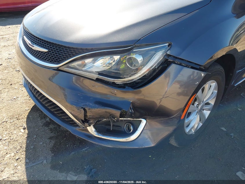 2018 Chrysler Pacifica Touring L VIN: 2C4RC1BG8JR110476 Lot: 43620355