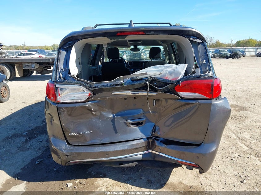 2018 Chrysler Pacifica Touring L VIN: 2C4RC1BG8JR110476 Lot: 43620355