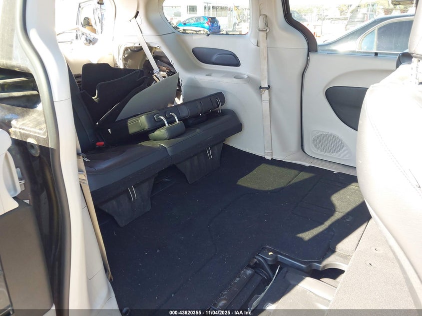 2018 Chrysler Pacifica Touring L VIN: 2C4RC1BG8JR110476 Lot: 43620355