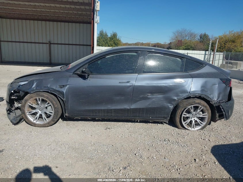 2023 Tesla Model Y Awd/Long Range Dual Motor All-Wheel Drive VIN: 7SAYGDEE8PF869079 Lot: 43620556