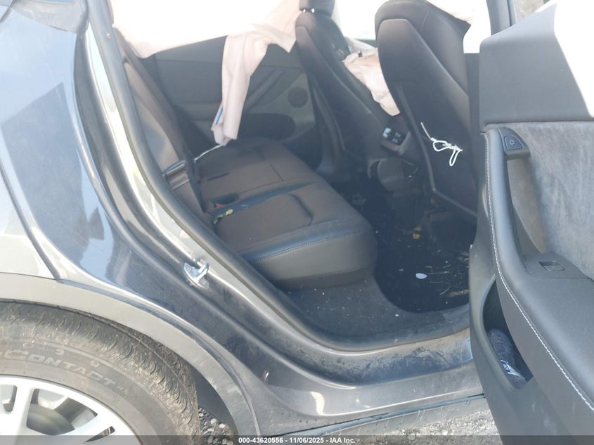 2023 Tesla Model Y Awd/Long Range Dual Motor All-Wheel Drive VIN: 7SAYGDEE8PF869079 Lot: 43620556