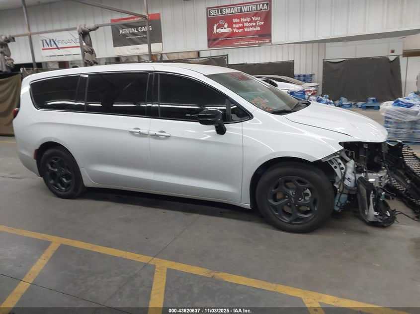 2024 Chrysler Pacifica Hybrid S Appearance Pkg VIN: 2C4RC1S72RR104121 Lot: 43620637