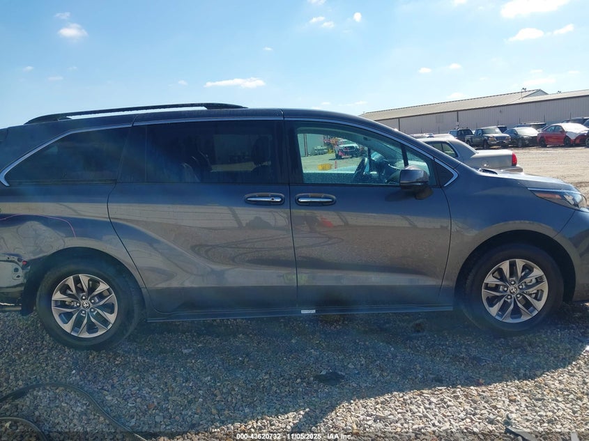 2025 TOYOTA SIENNA XLE 8 PASSENGER 5TDYRKEC5SS253418
