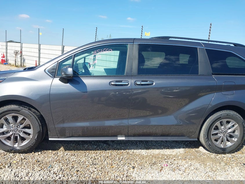 2025 TOYOTA SIENNA XLE 8 PASSENGER 5TDYRKEC5SS253418