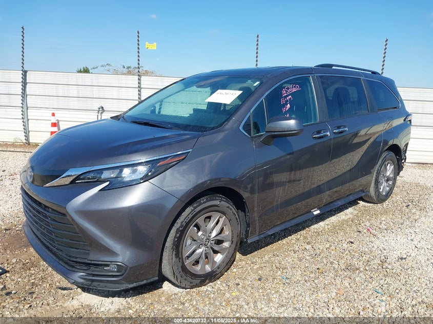 2025 TOYOTA SIENNA XLE 8 PASSENGER 5TDYRKEC5SS253418