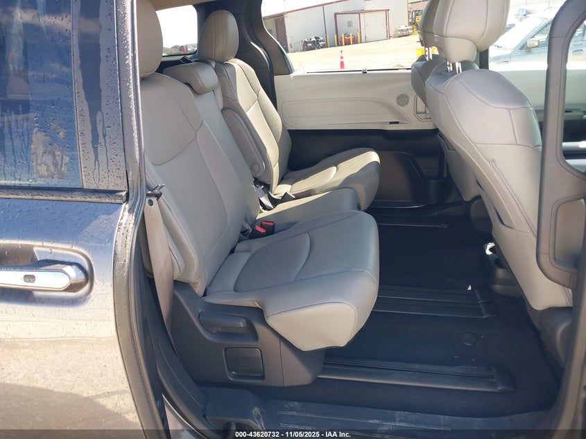 2025 TOYOTA SIENNA XLE 8 PASSENGER 5TDYRKEC5SS253418