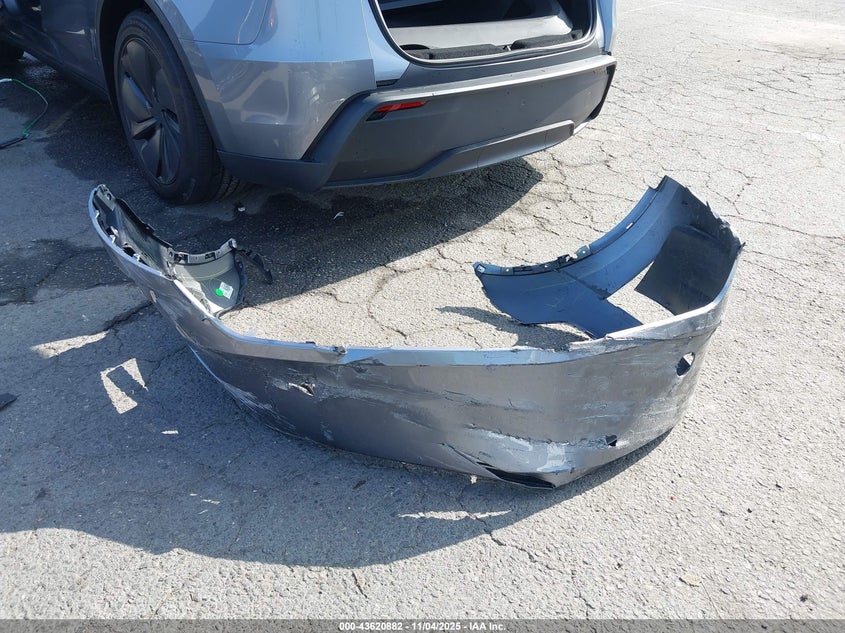 2026 Tesla Model Y Long Range Dual Motor All-Wheel Drive/Long Range Launch Series VIN: 7SAYGDEE6TF459276 Lot: 43620882