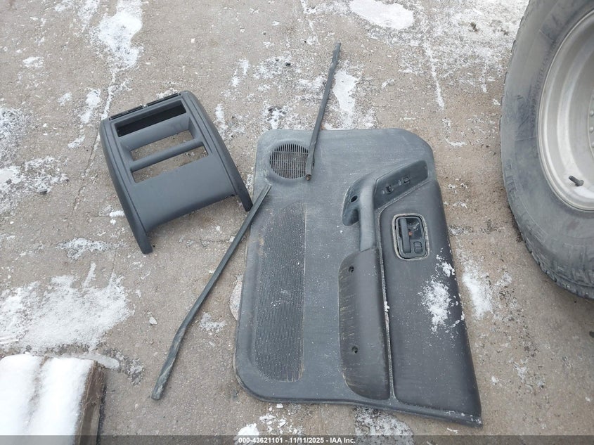 2000 Jeep Cherokee Sport VIN: 1J4FF48S1YL141931 Lot: 43621101