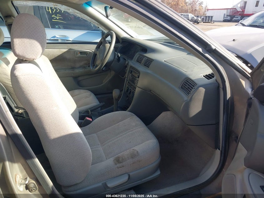 2000 Toyota Camry Le VIN: 4T1BG22KXYU009495 Lot: 43621235