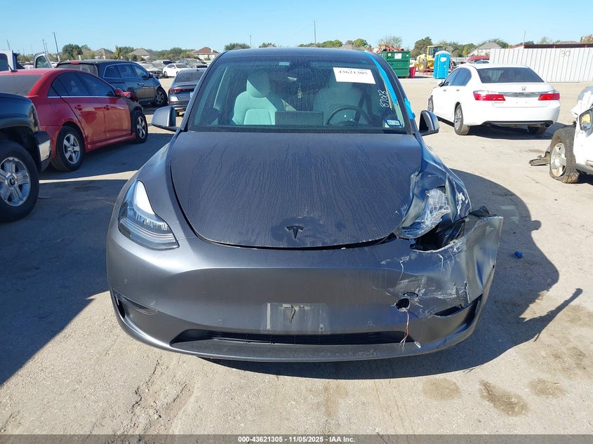 2022 Tesla Model Y Long Range Dual Motor All-Wheel Drive VIN: 7SAYGDEE0NF513030 Lot: 43621305