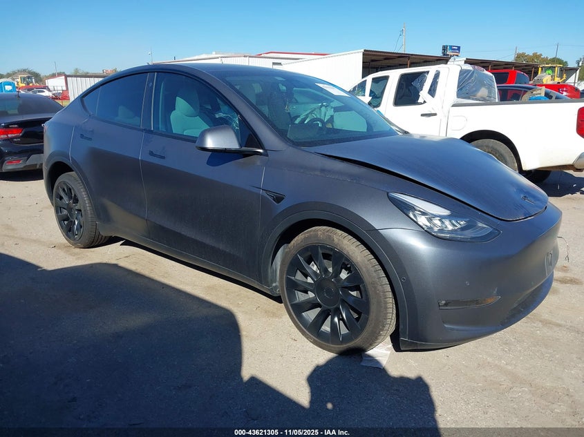 2022 Tesla Model Y Long Range Dual Motor All-Wheel Drive VIN: 7SAYGDEE0NF513030 Lot: 43621305