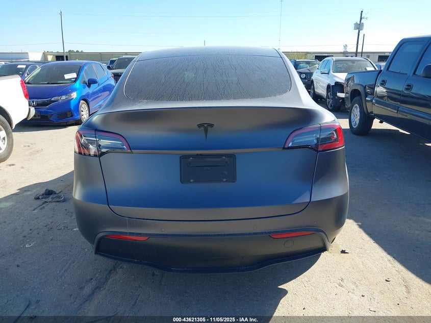 2022 Tesla Model Y Long Range Dual Motor All-Wheel Drive VIN: 7SAYGDEE0NF513030 Lot: 43621305