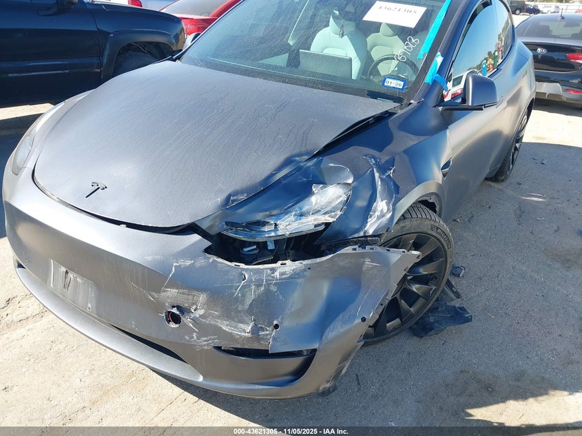 2022 Tesla Model Y Long Range Dual Motor All-Wheel Drive VIN: 7SAYGDEE0NF513030 Lot: 43621305