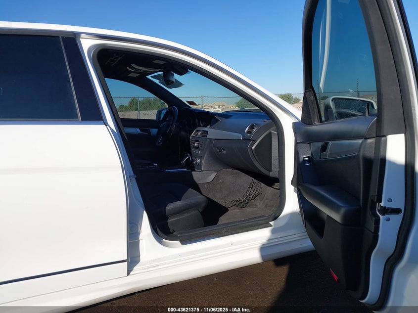 2013 MERCEDES-BENZ C 250 SPORT - WDDGF4HB9DA805625