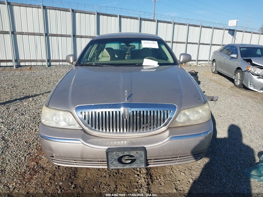 2003 Lincoln Town Car Executive VIN: 1LNHM81WX3Y636578 Lot: 43621509
