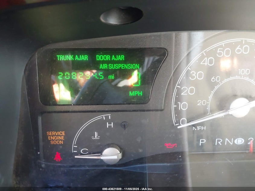 2003 Lincoln Town Car Executive VIN: 1LNHM81WX3Y636578 Lot: 43621509