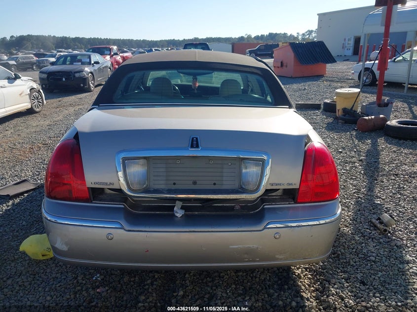 2003 Lincoln Town Car Executive VIN: 1LNHM81WX3Y636578 Lot: 43621509