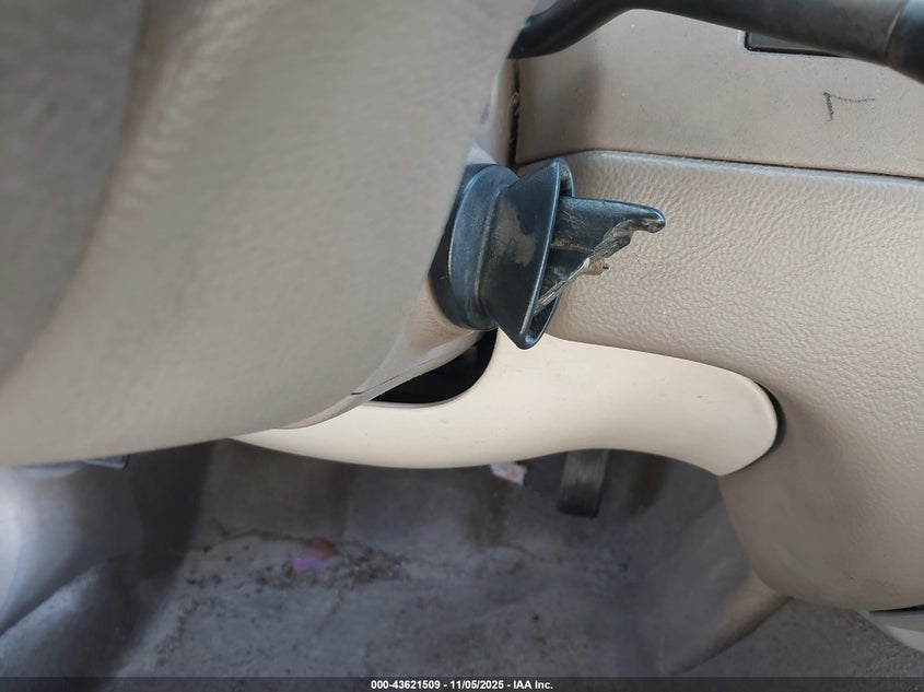 2003 Lincoln Town Car Executive VIN: 1LNHM81WX3Y636578 Lot: 43621509