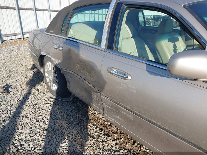 2003 Lincoln Town Car Executive VIN: 1LNHM81WX3Y636578 Lot: 43621509