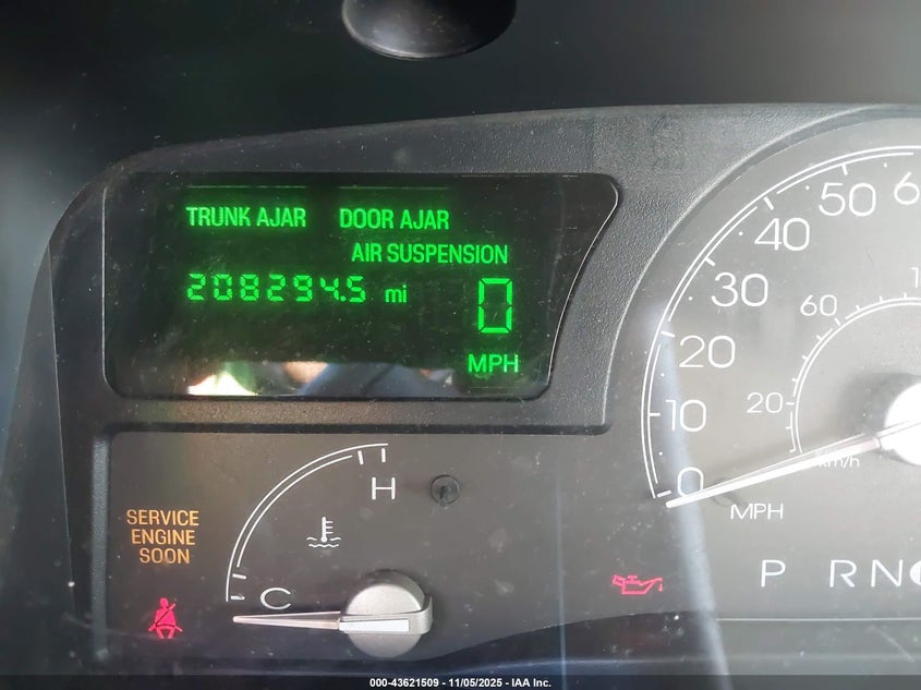 2003 Lincoln Town Car Executive VIN: 1LNHM81WX3Y636578 Lot: 43621509