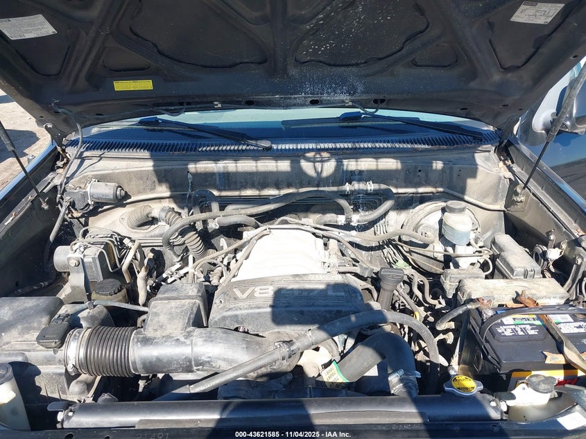 2004 Toyota Sequoia Sr5 V8 VIN: 5TDZT34A54S215668 Lot: 43621585