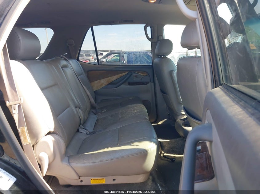 2004 Toyota Sequoia Sr5 V8 VIN: 5TDZT34A54S215668 Lot: 43621585