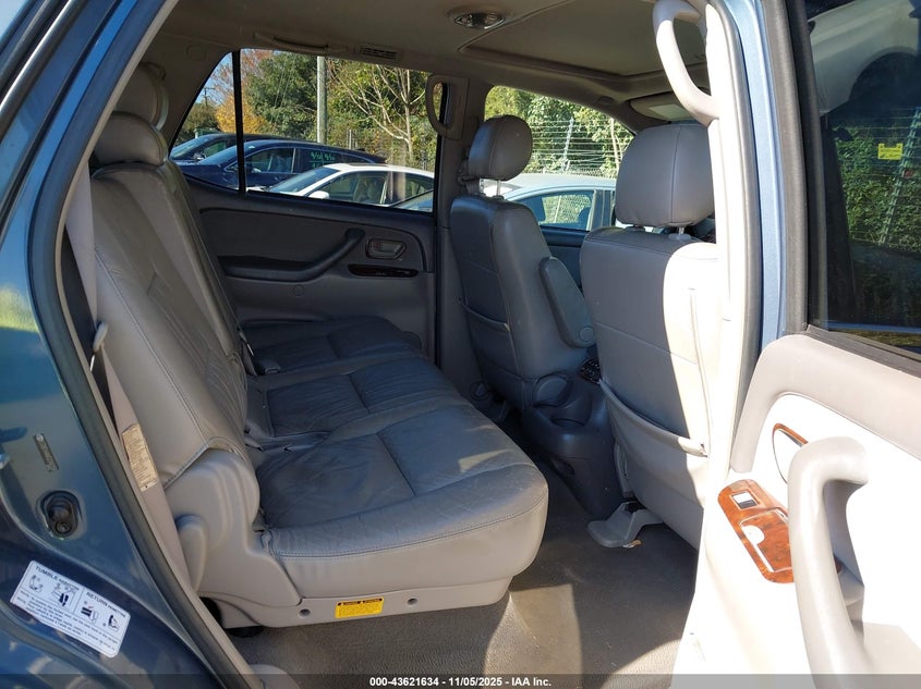 2005 Toyota Sequoia Sr5 V8 VIN: 5TDBT44A45S240358 Lot: 43621634
