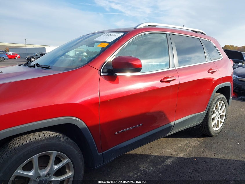 2015 Jeep Cherokee Latitude VIN: 1C4PJLCB0FW670728 Lot: 43621807
