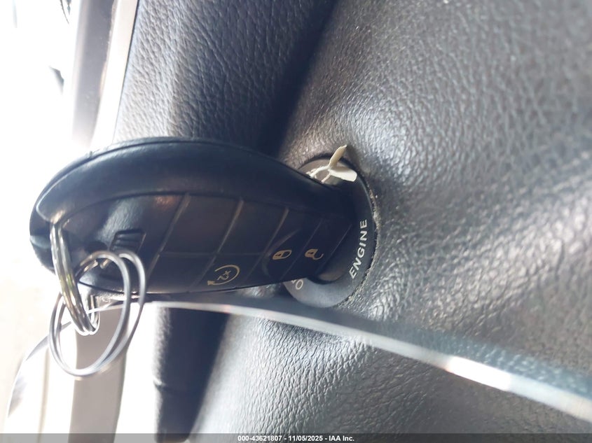 2015 Jeep Cherokee Latitude VIN: 1C4PJLCB0FW670728 Lot: 43621807