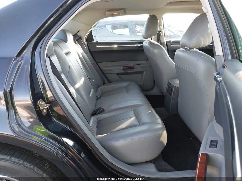 2005 Chrysler 300 Touring VIN: 2C3JA53G75H152498 Lot: 43621880