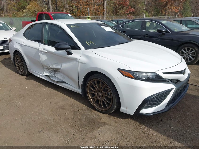 TOYOTA CAMRY SE NIGHTSHADE EDITION