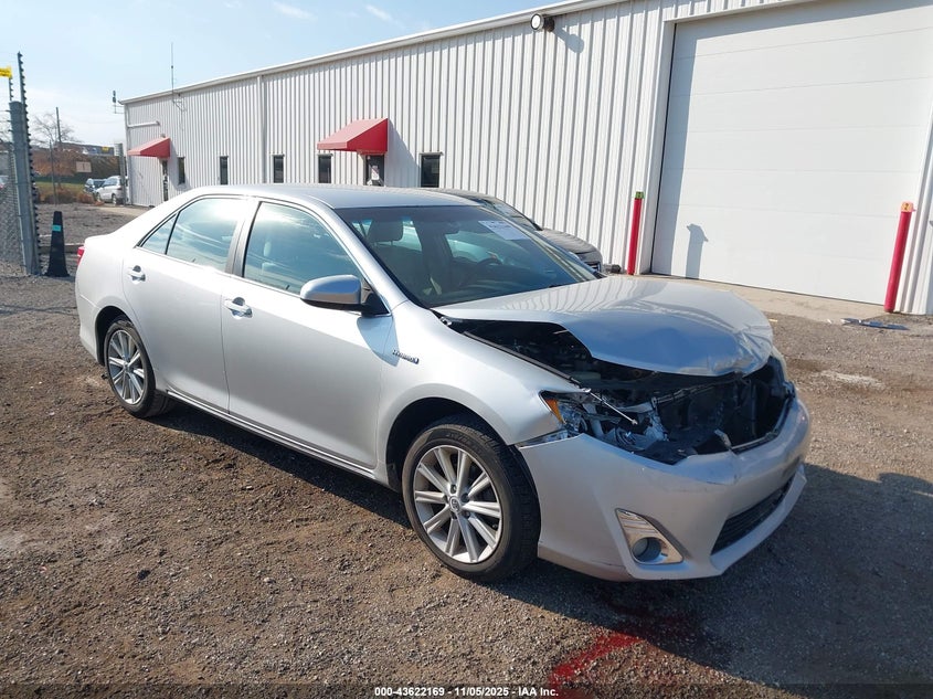 TOYOTA CAMRY HYBRID XLE