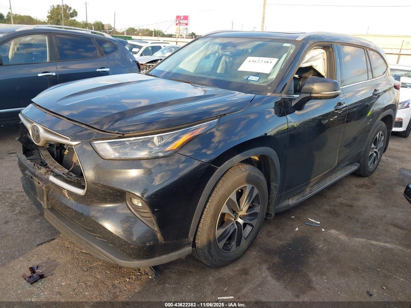 2022 TOYOTA HIGHLANDER XLE 5TDGZRAH8NS122719
