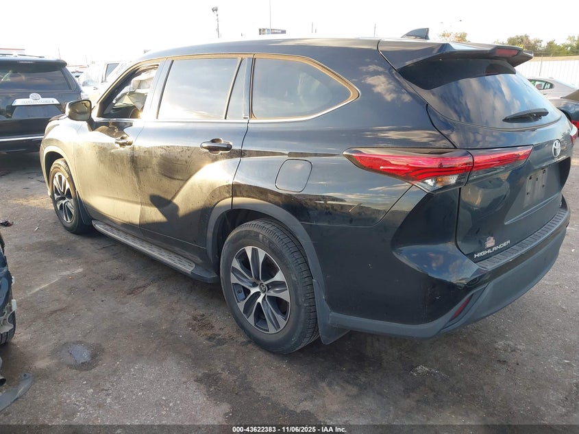 2022 TOYOTA HIGHLANDER XLE 5TDGZRAH8NS122719