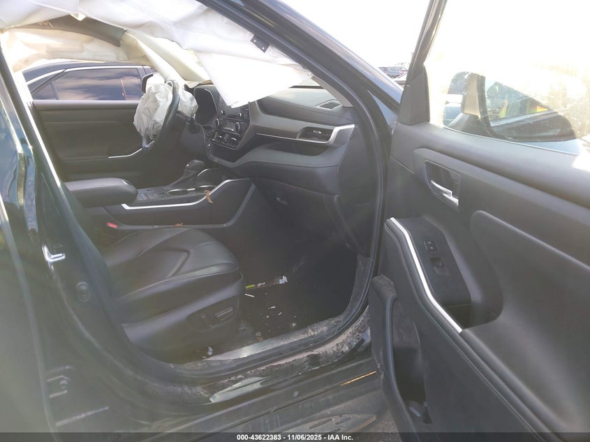 2022 TOYOTA HIGHLANDER XLE 5TDGZRAH8NS122719