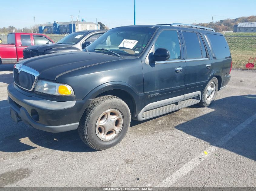 5LMPU28AXXLJ22961 1999 LINCOLN NAVIGATOR photo no. 2