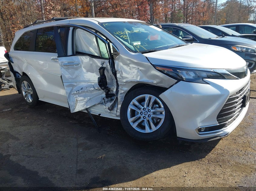 2024 TOYOTA SIENNA XLE - 5TDJSKFC4RS108739