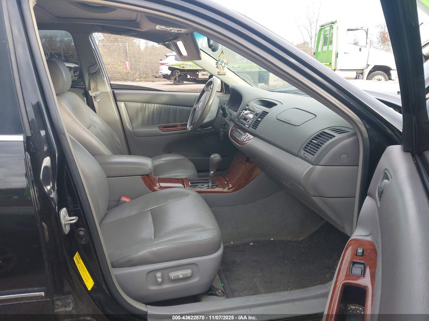 4T1BF30K05U613516 2005 TOYOTA CAMRY photo no. 5