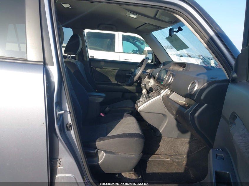 JTLZE4FE3CJ004646 2012 SCION XB photo no. 5